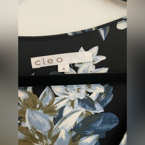 Cleo size 16: 3/4 sleeve floral faux wrap dress - Picture 4 of 4